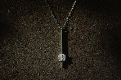 Long Line Broken Necklace